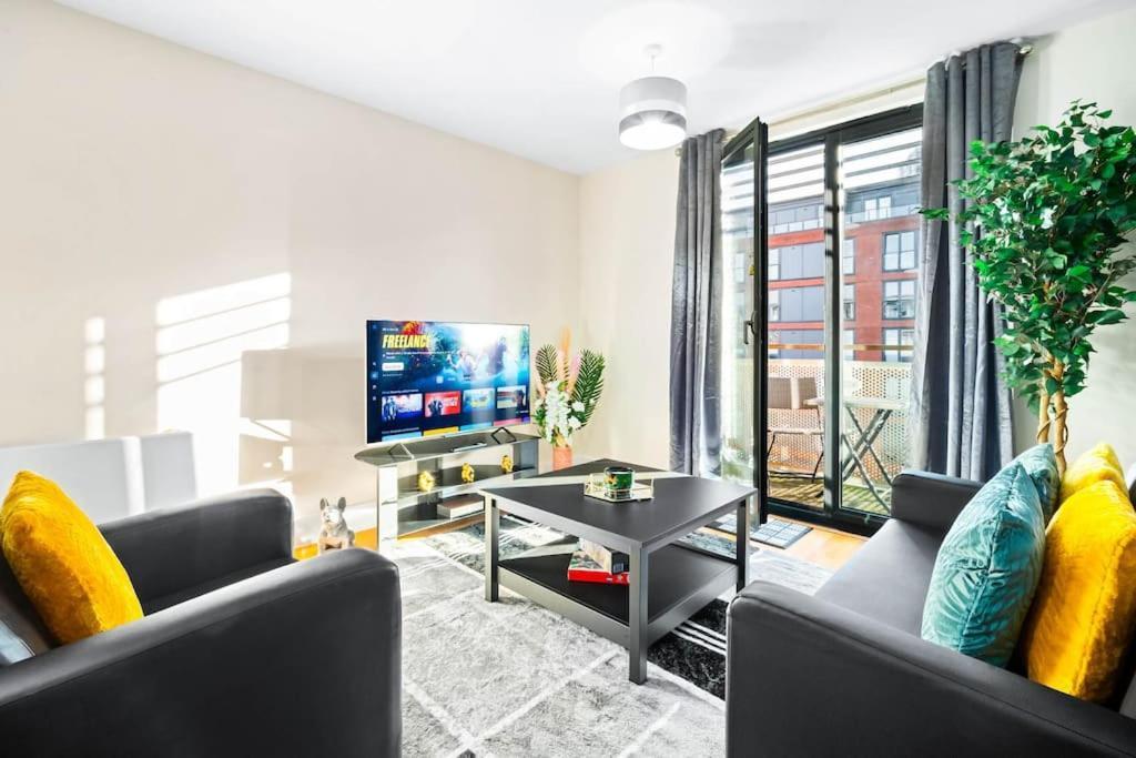 Modern Arcadian Centre Apartment By Azura Nights Birmingam Exterior foto