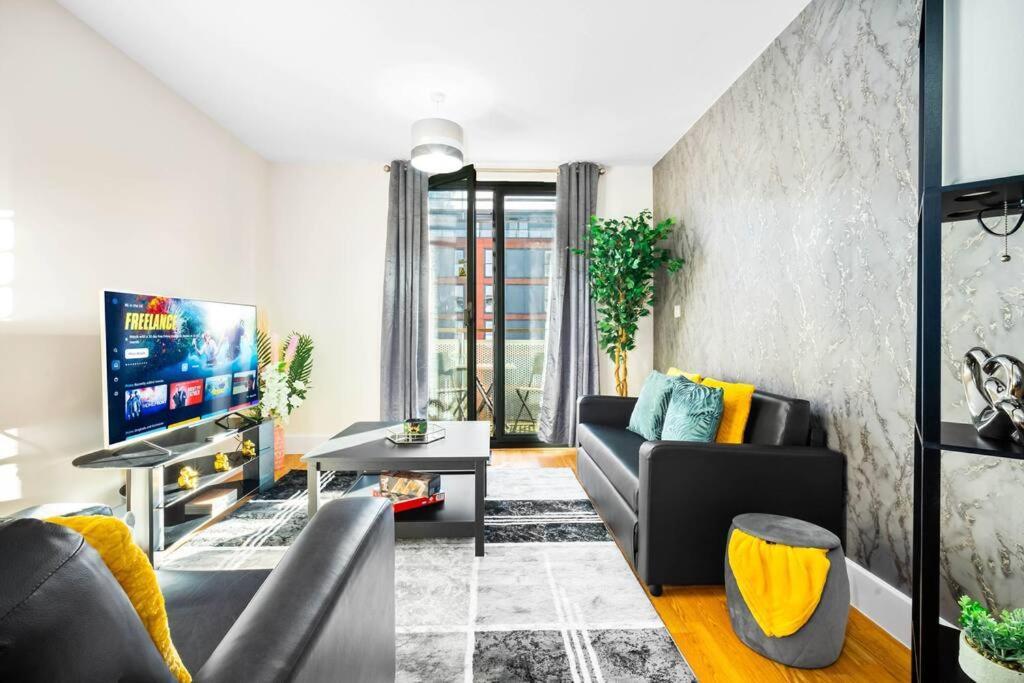 Modern Arcadian Centre Apartment By Azura Nights Birmingam Exterior foto